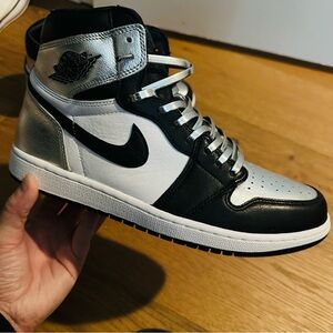 Jordan Men's Black and Metallic Sneakers